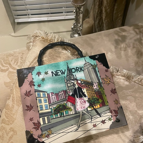 Stylish New York Print Handbag - Picture 6 of 10